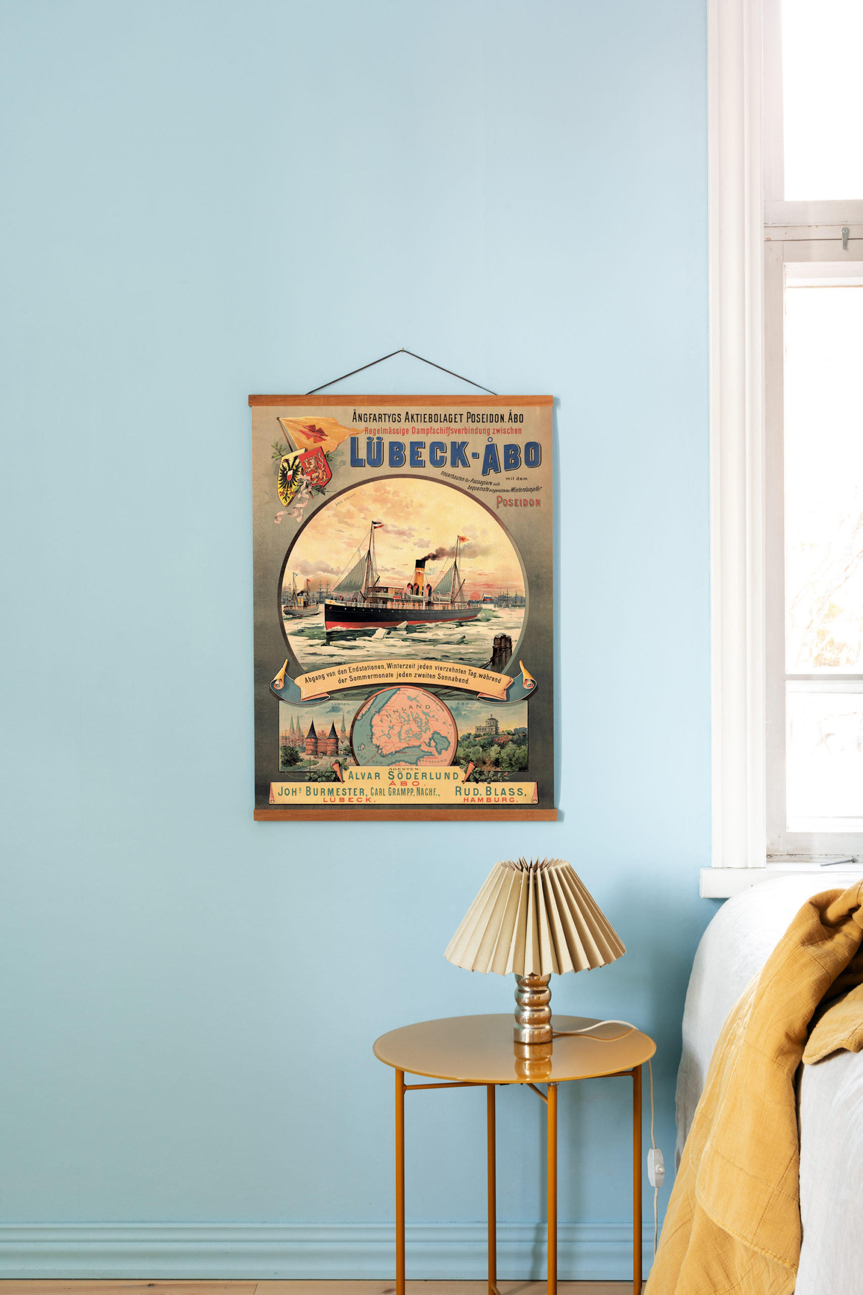 Inredningsbild föreställande vintage Finland affisch som heter “Poseidon”, i storlek 50x70 cm.